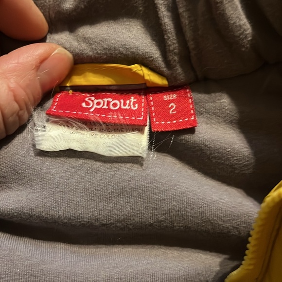 Sprout | toddler puffer style vest size 2 yellow hooded jacket - Picture 6 of 7